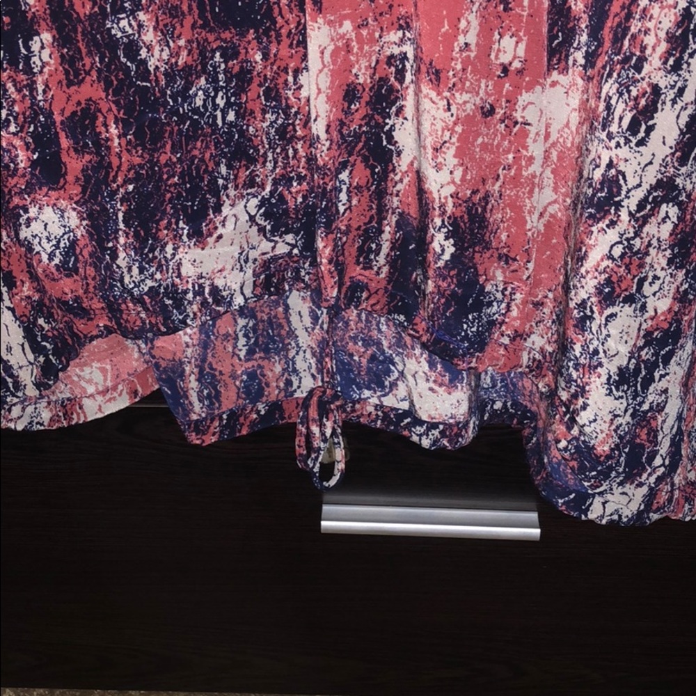Gorgeous blouse - Picture 3 of 4